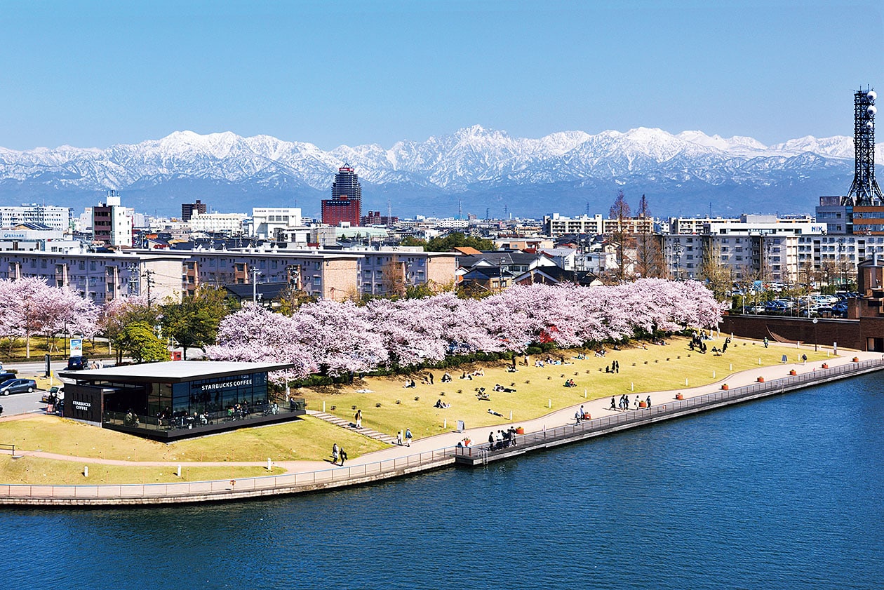 富岩運河環水公園（天門橋）