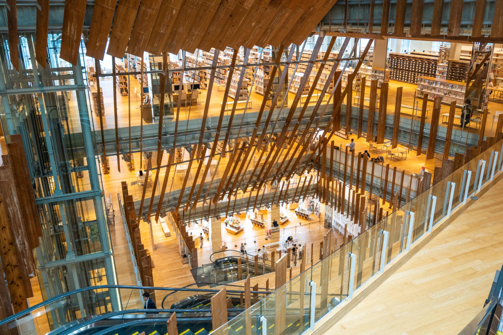 富山市ガラス美術館｜富山市立図書館